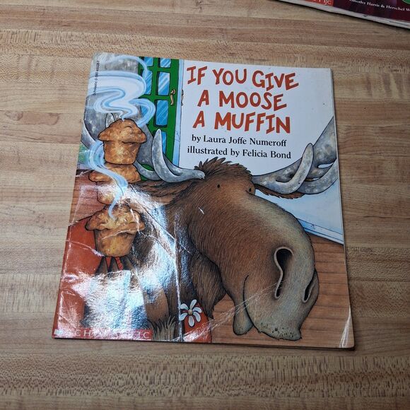 6 Kids Children's Book Lot Clifford Batman Pooh Moose Muffin Scholastic Felicia - Picture 4 of 7